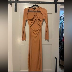 Long sleeve rust dress (midi)

Cut out below chest

New without tags